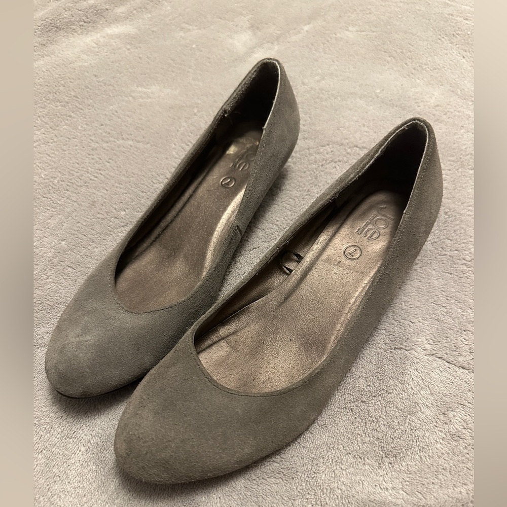 Joe Fresh Almond toe, grey suede, low wedge, Sz 7, shoes.